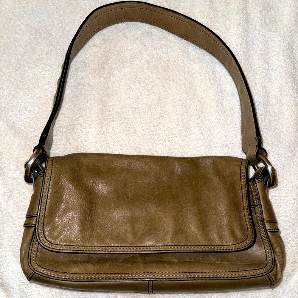 Tan shoulder strap Fossil purse